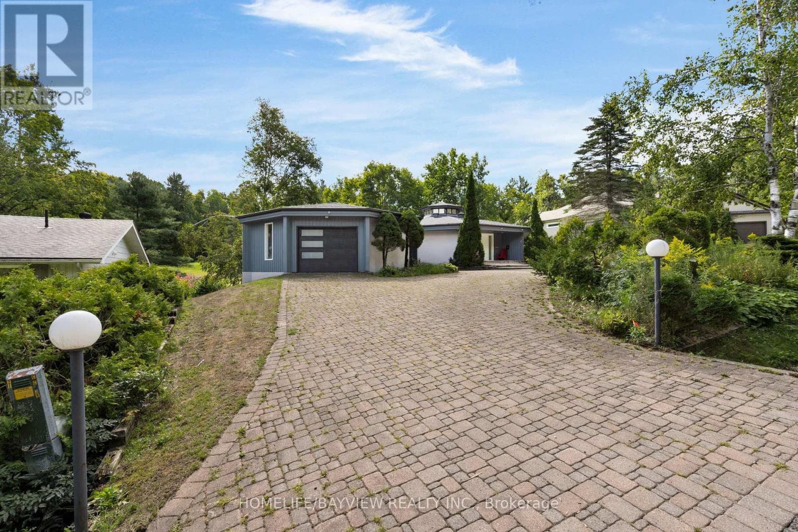 23 COUNTRY CLUB LANE photo 2