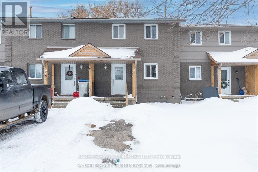 141 SIMCOE STREET photo 2