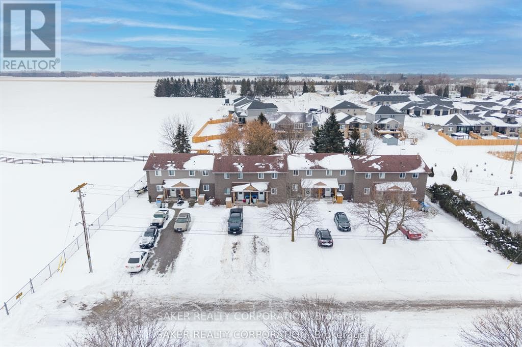 141 SIMCOE STREET photo 4