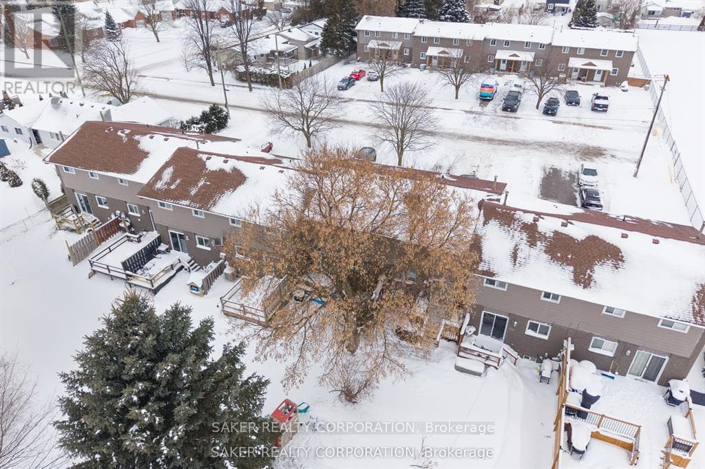 141 SIMCOE STREET photo 5