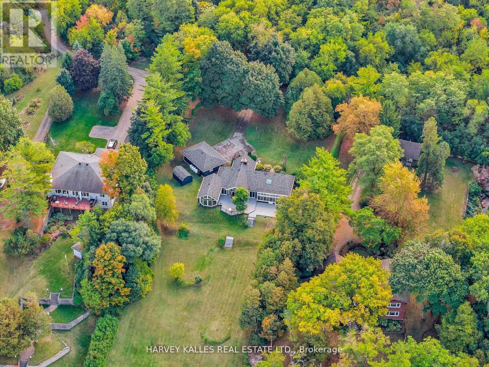 8 OAK DRIVE photo 3