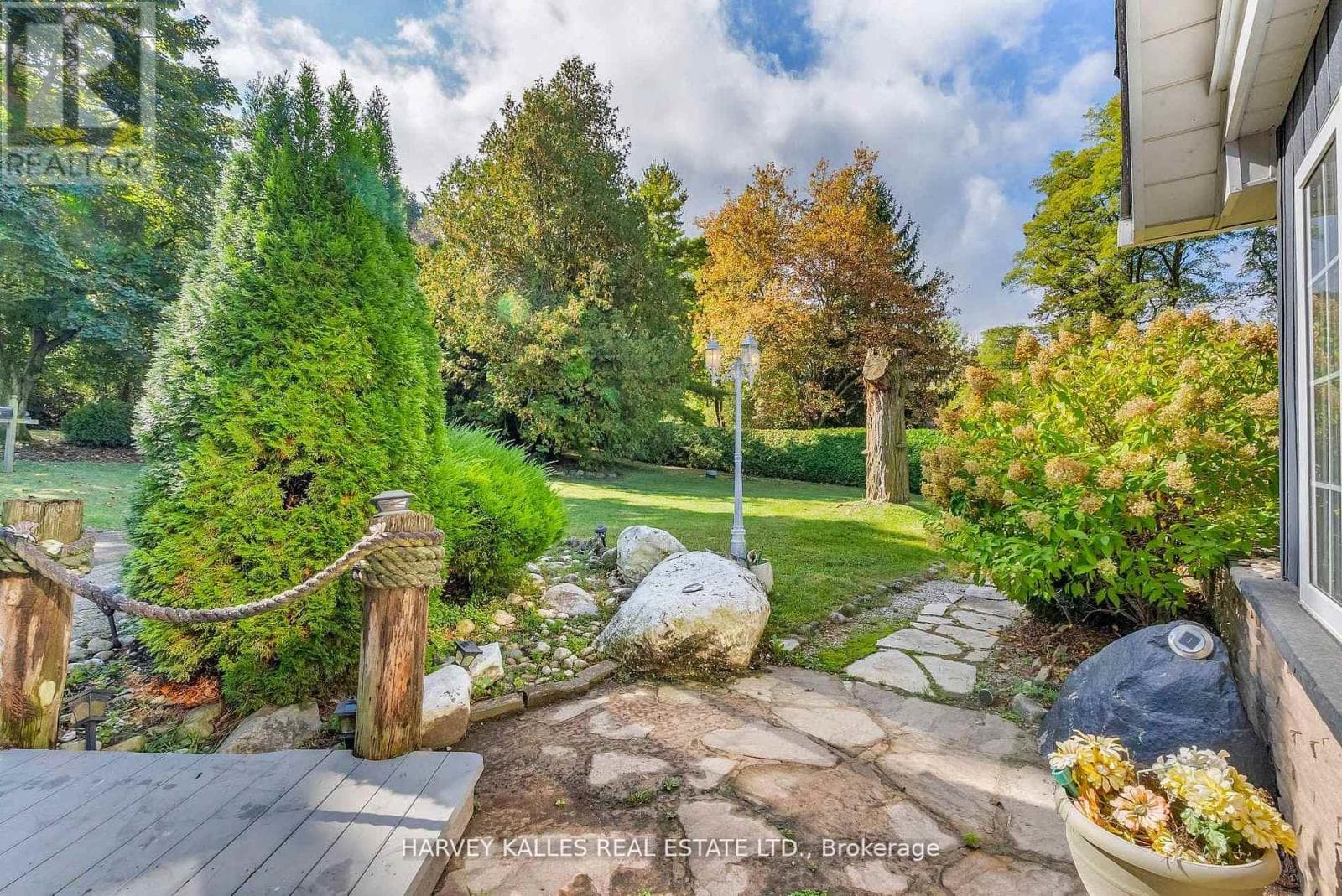 8 OAK DRIVE photo 5