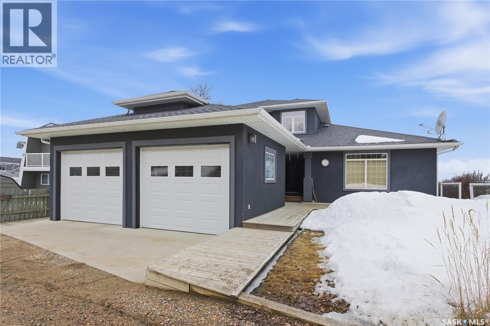 2 Lakeview DRIVE