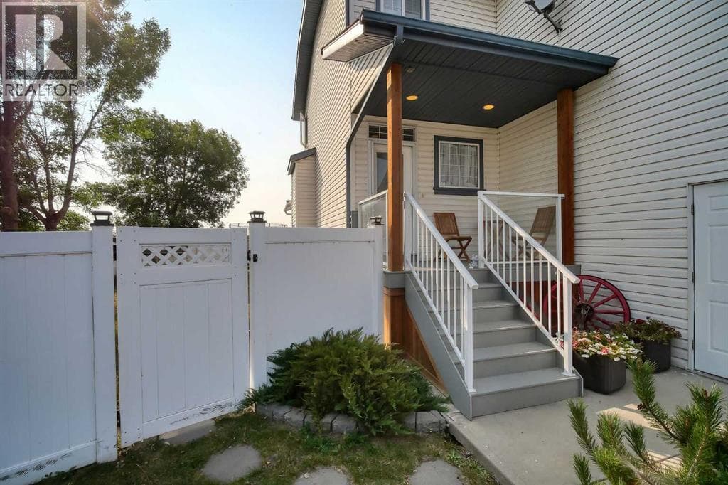 409 9 Street photo 3