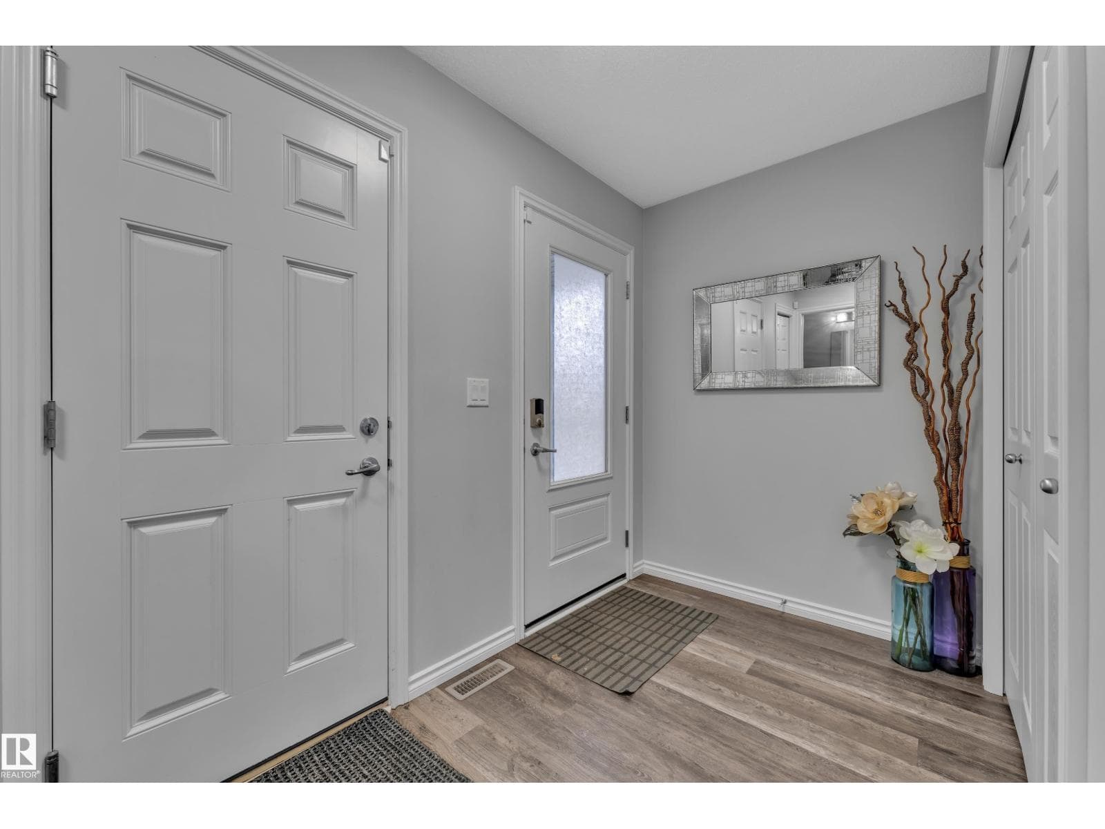 9425 206A ST NW photo 4
