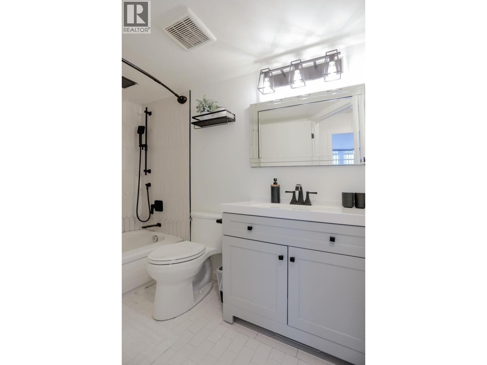 805 1166 MELVILLE STREET photo 5