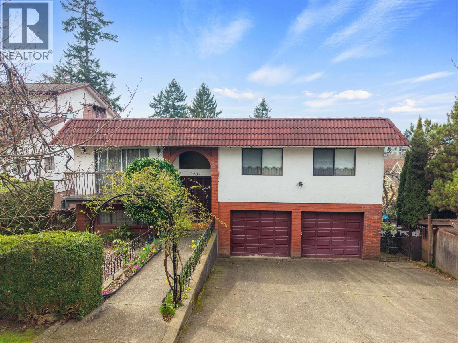 3237 DUMFRIES STREET photo 2