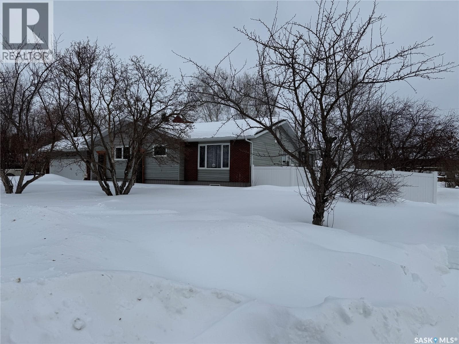 420 Logan AVENUE photo 3