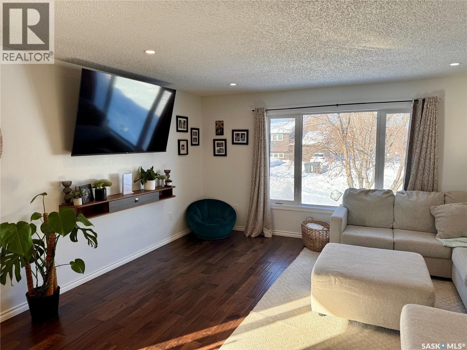 420 Logan AVENUE photo 5