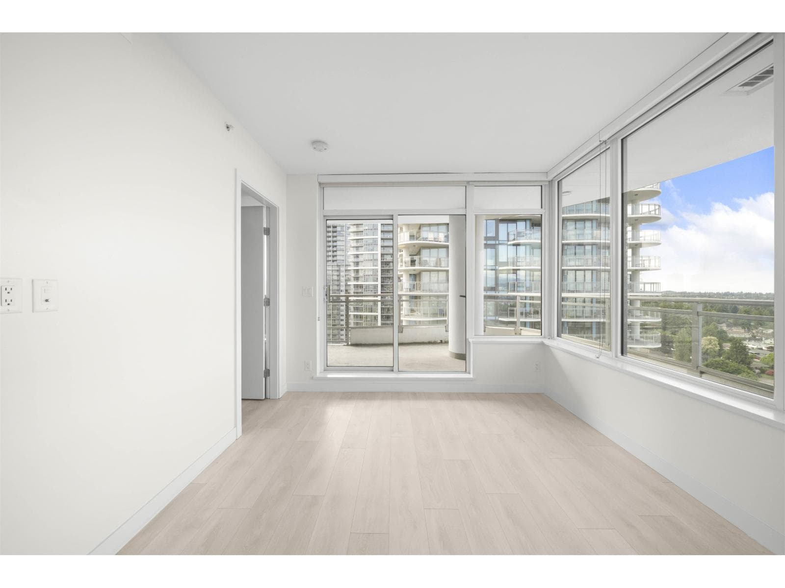 2108 13318 104 AVENUE photo 4
