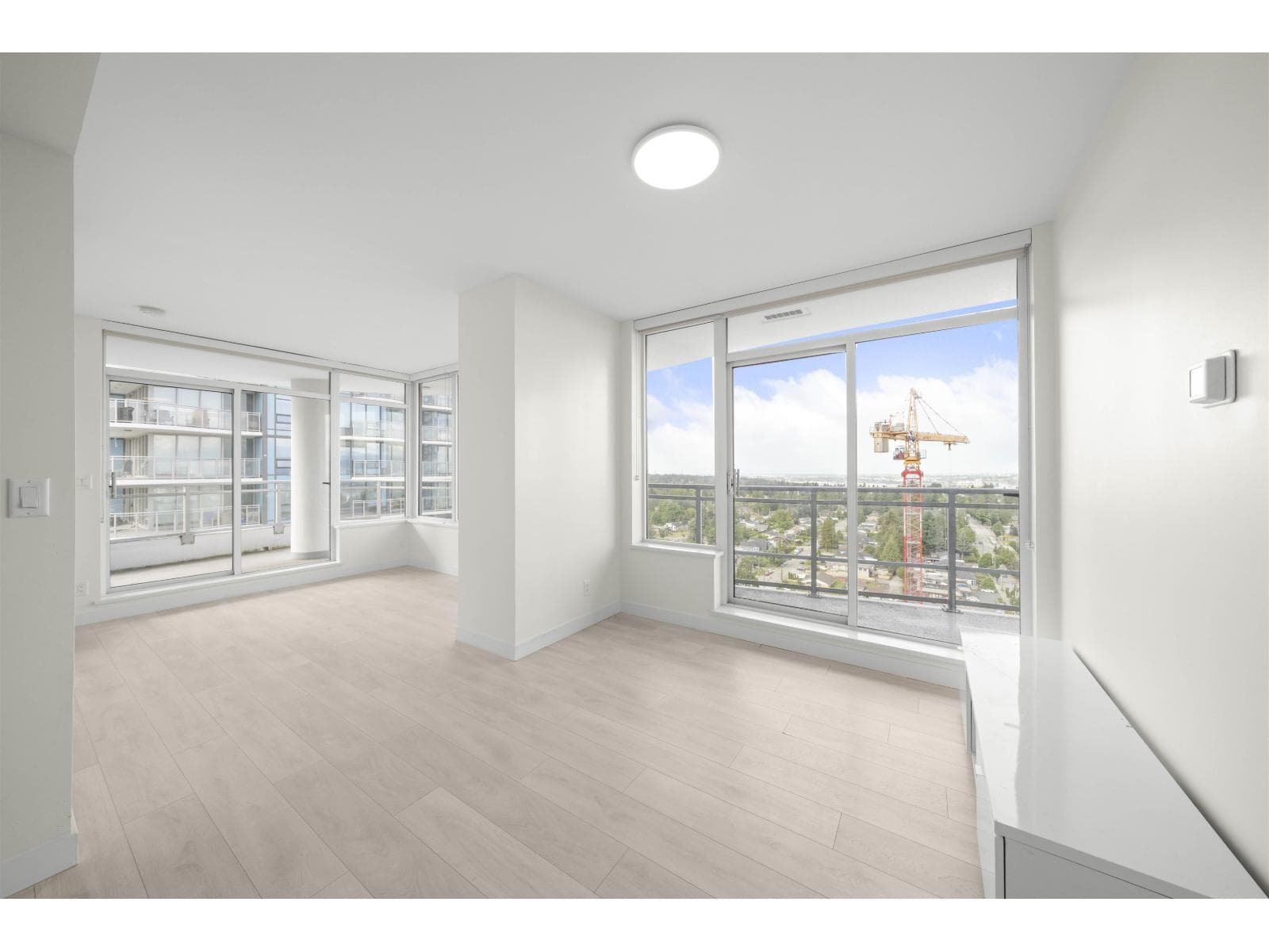 2108 13318 104 AVENUE photo 2
