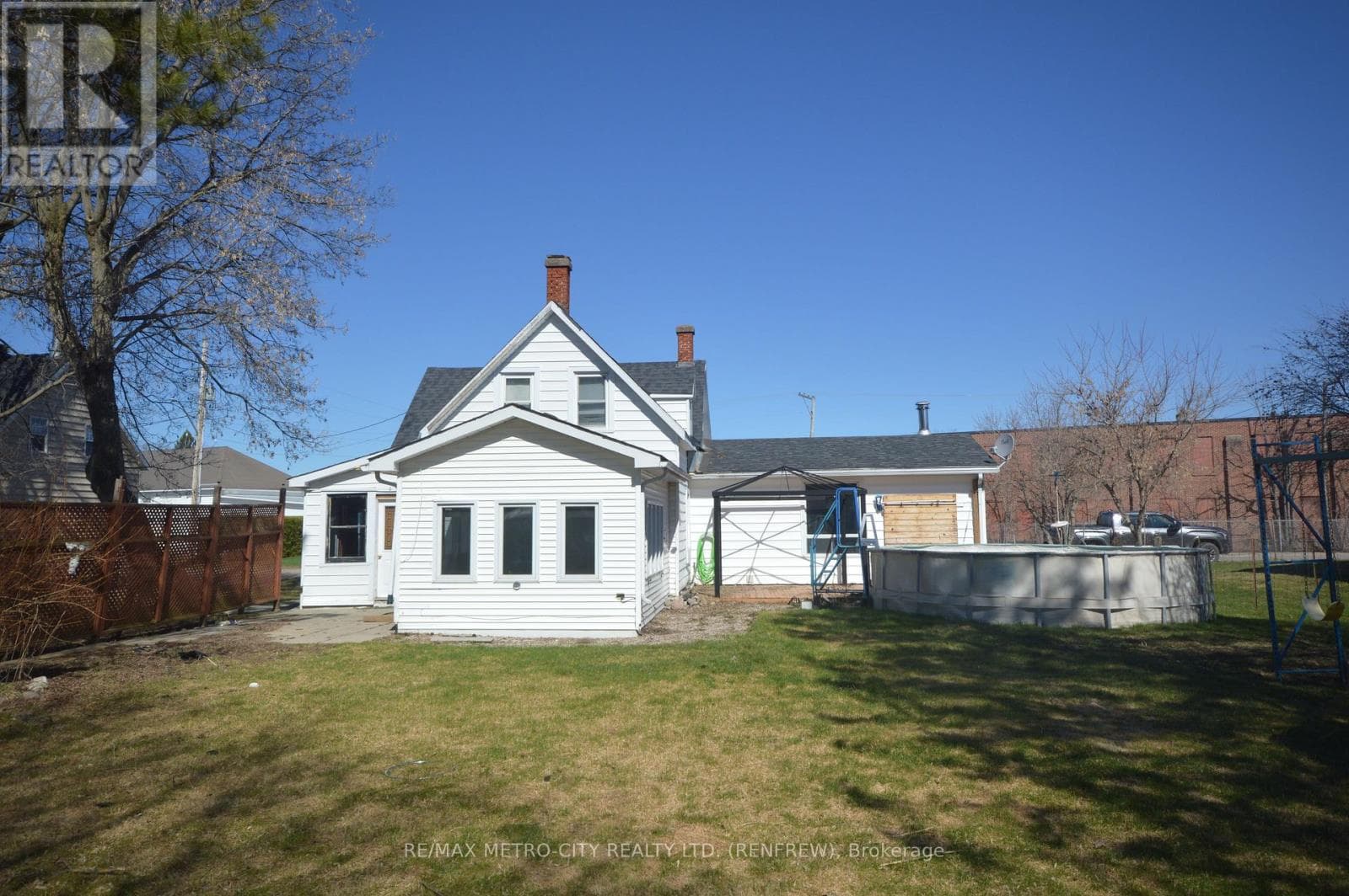 235 RENFREW AVENUE W photo 2