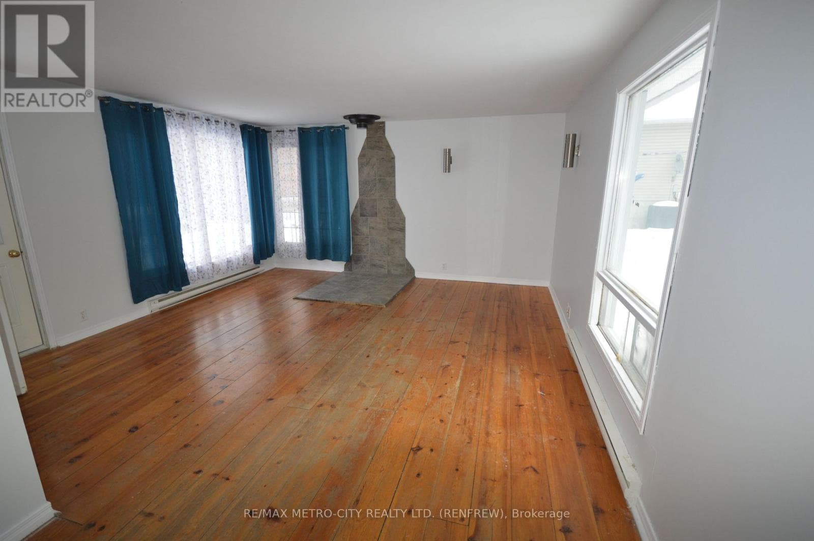 235 RENFREW AVENUE W photo 4