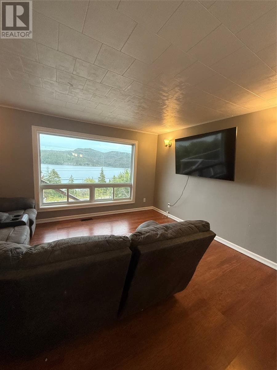 155 Main Road W photo 3