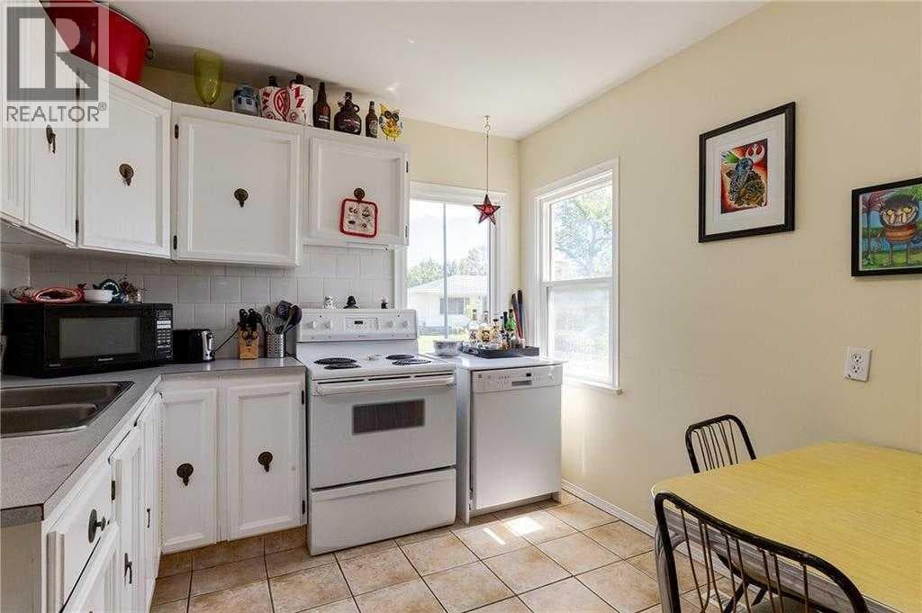 639 18 Avenue NE photo 5
