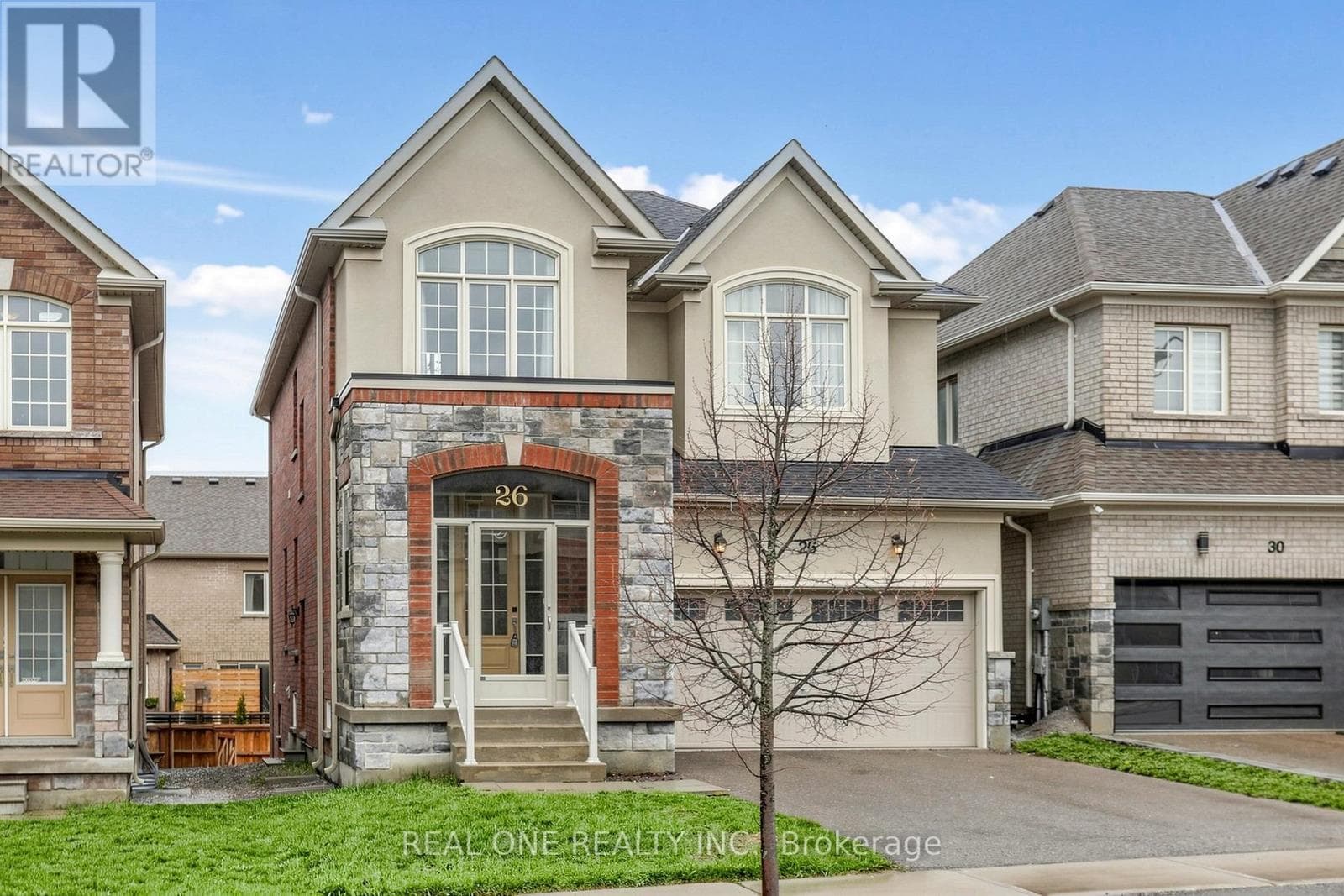 26 MONDIAL CRESCENT photo 2