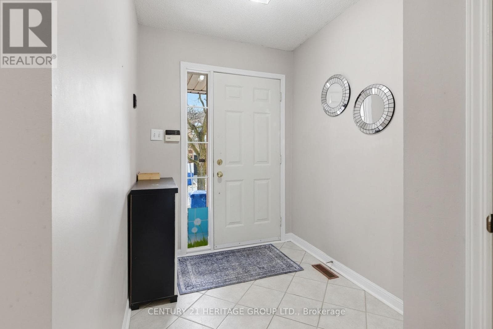 24 - 551 TUGWELL PLACE photo 2