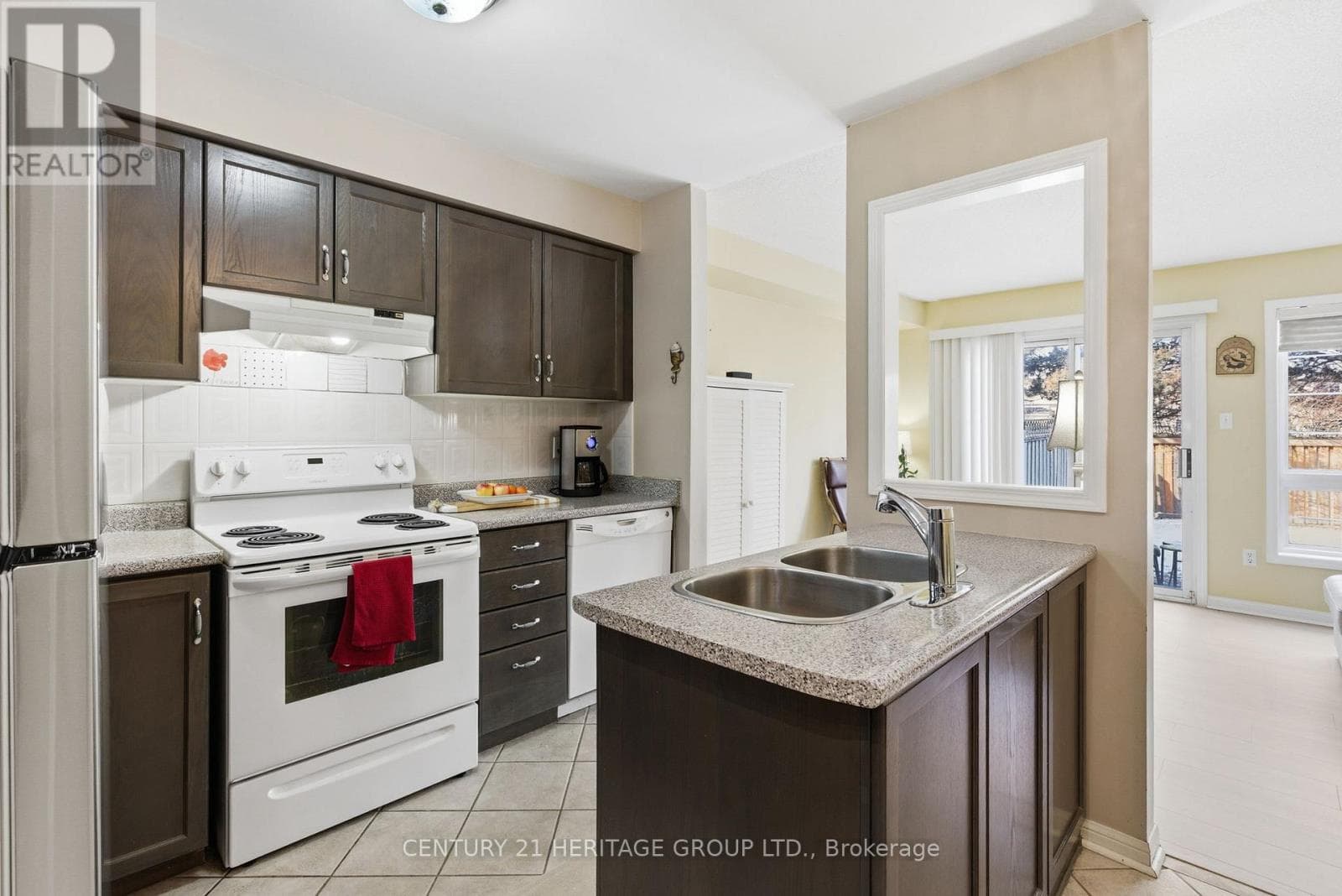 24 - 551 TUGWELL PLACE photo 4