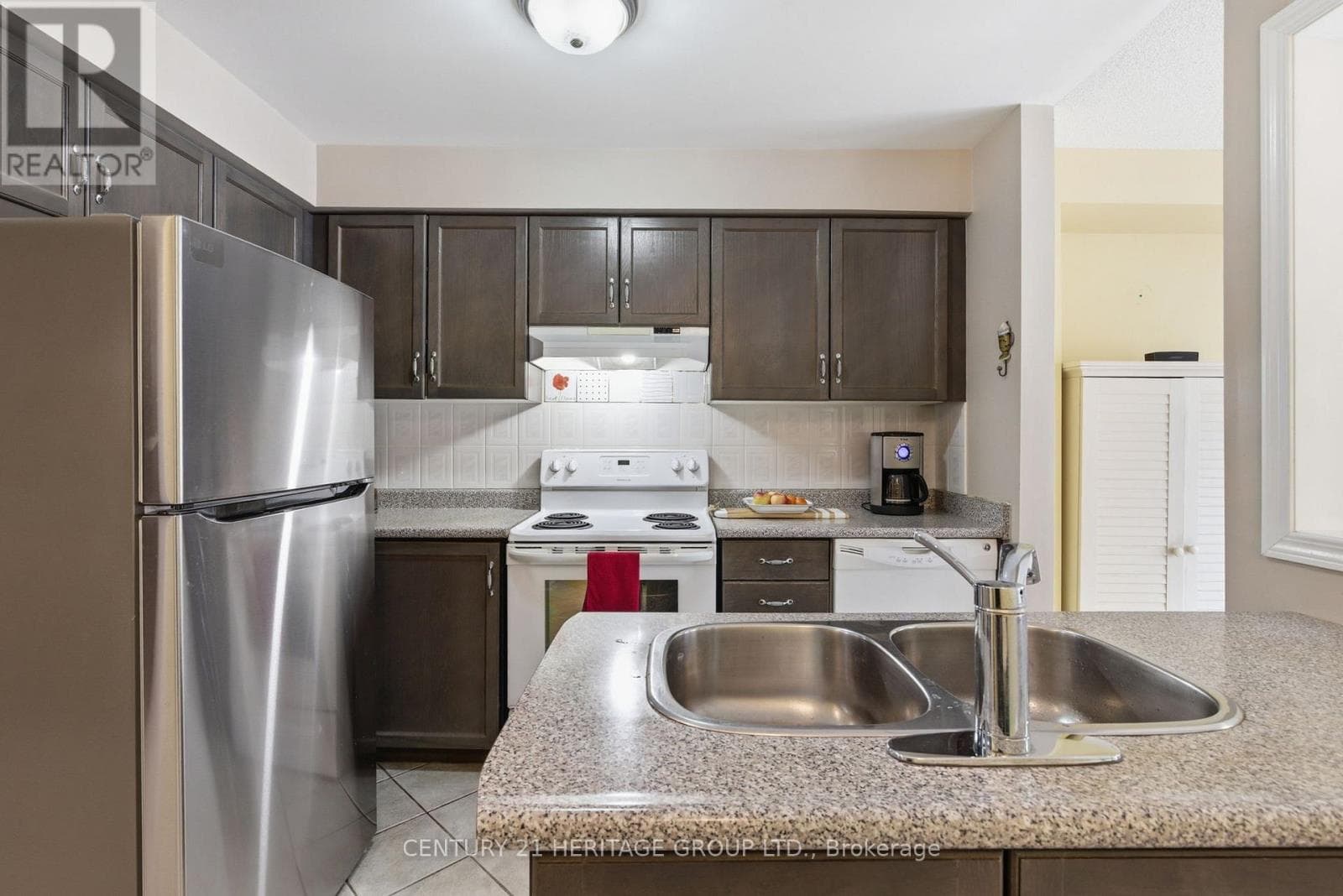24 - 551 TUGWELL PLACE photo 5