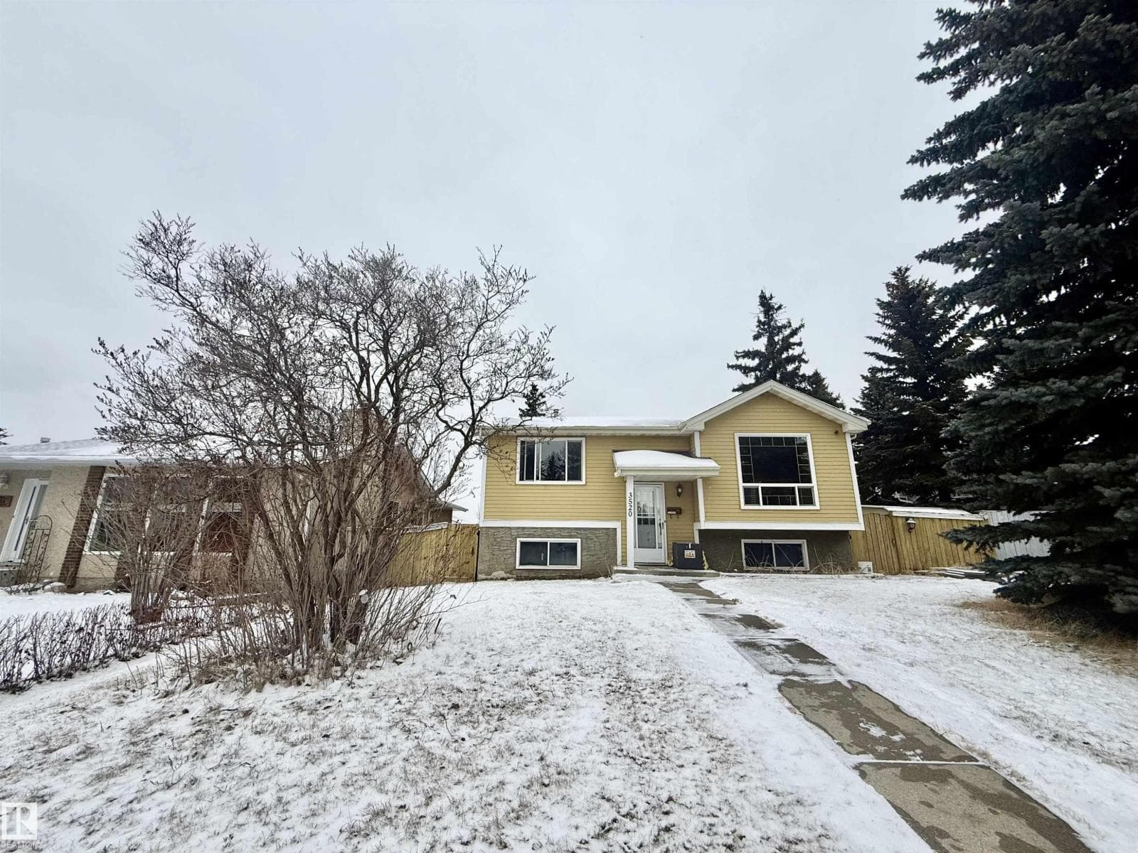 3520 17B AV NW photo 2
