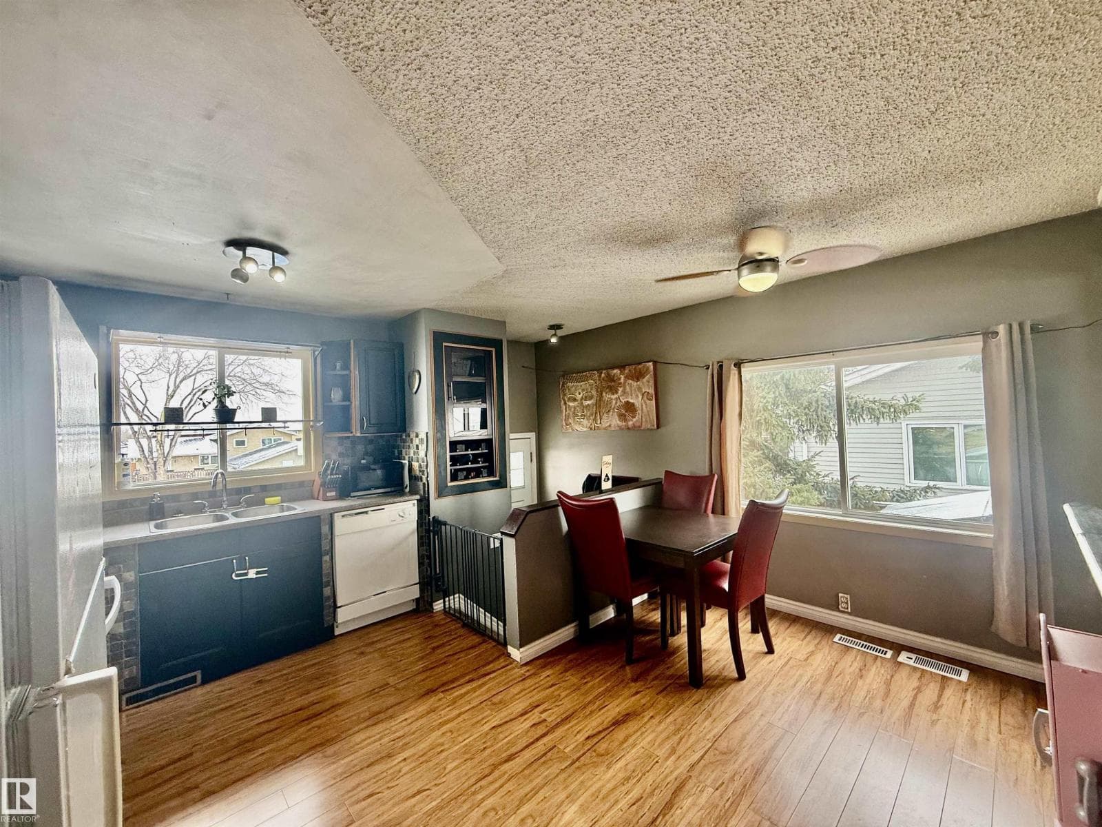 3520 17B AV NW photo 3