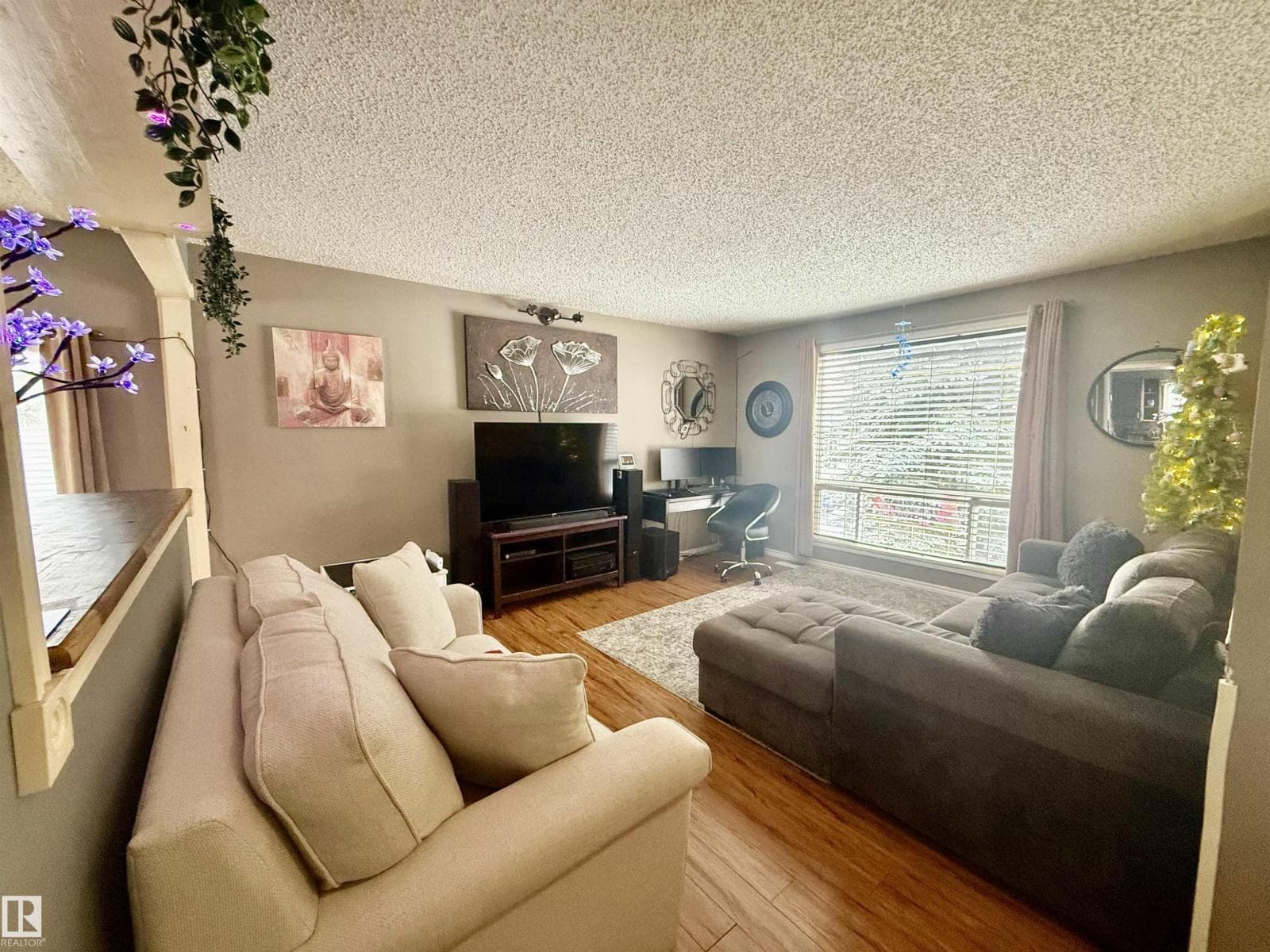 3520 17B AV NW photo 4