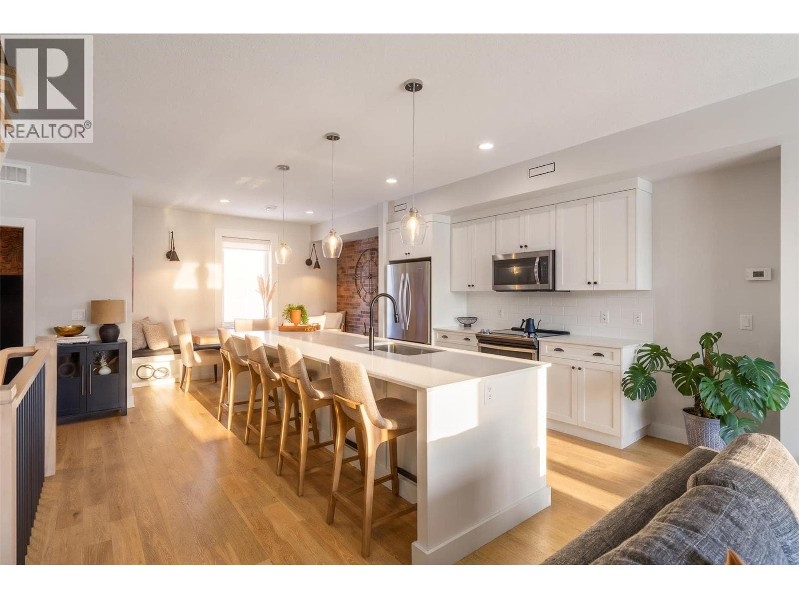 555 Buckland Avenue Unit# 106 photo 3