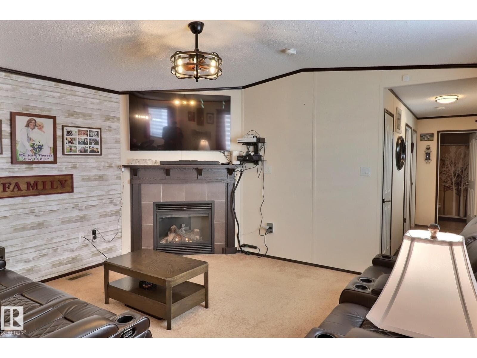 307 Evergreen PA NW photo 3