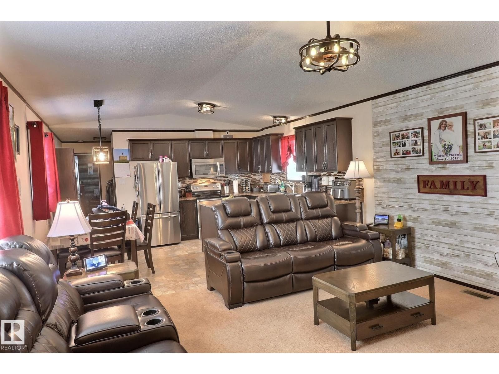 307 Evergreen PA NW photo 2