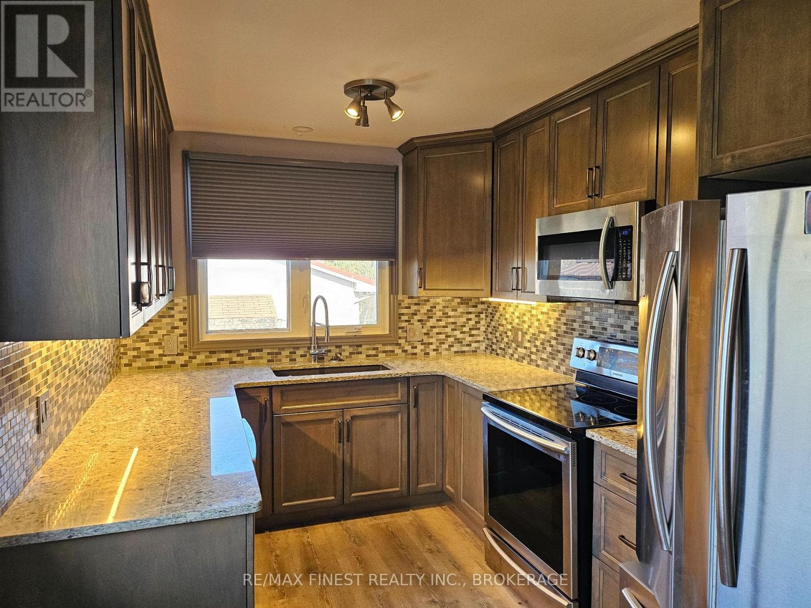 86 CHESTERFIELD DRIVE photo 3