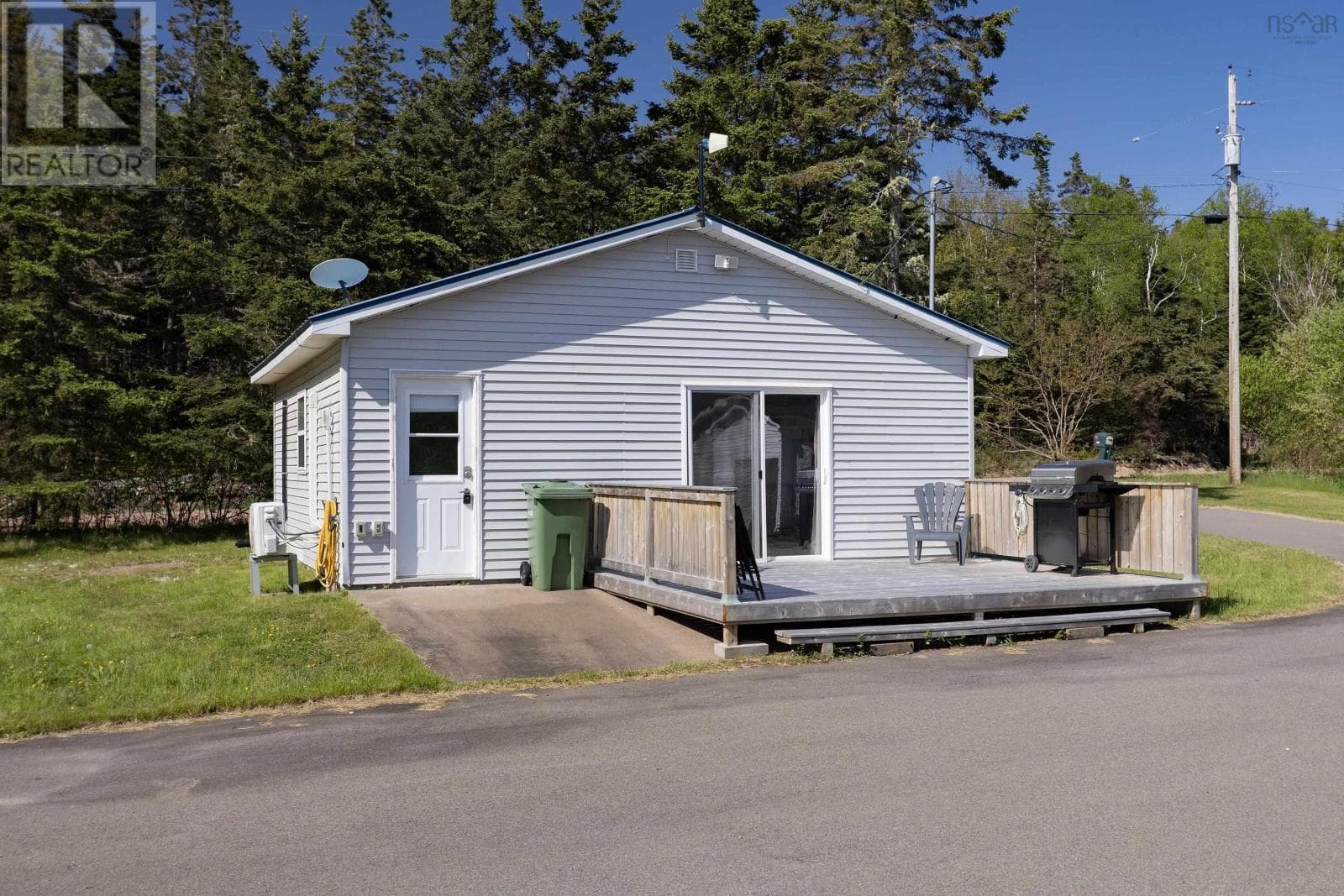 1168 West Bay Road photo 2