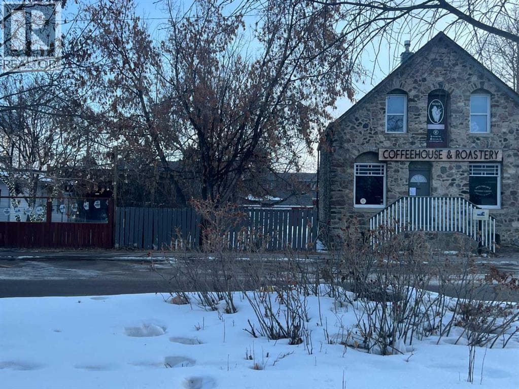 5027 46 Street — photo 2