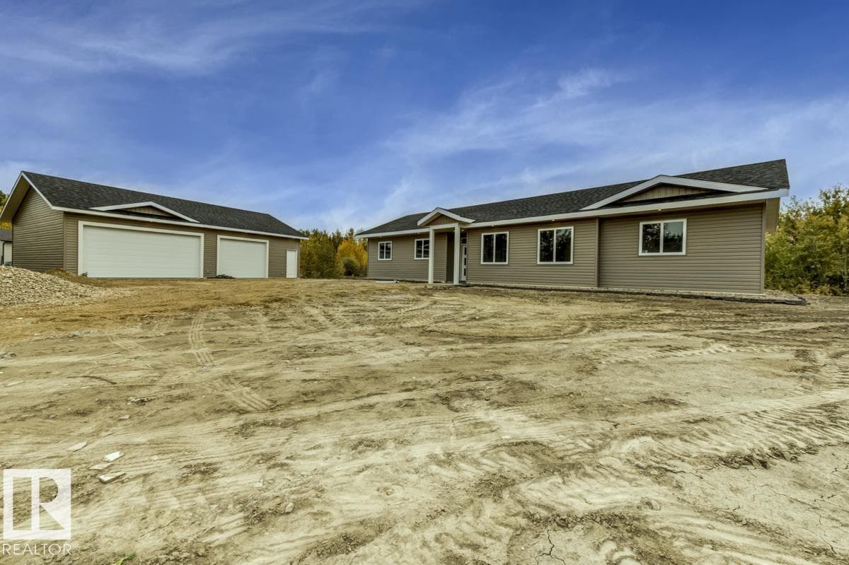 3 bed 3 bath single family at #60 50106 Range Road 200 — $725,000