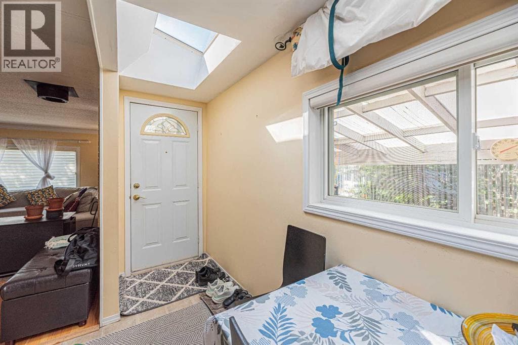 102, 3223 83 Street NW photo 4