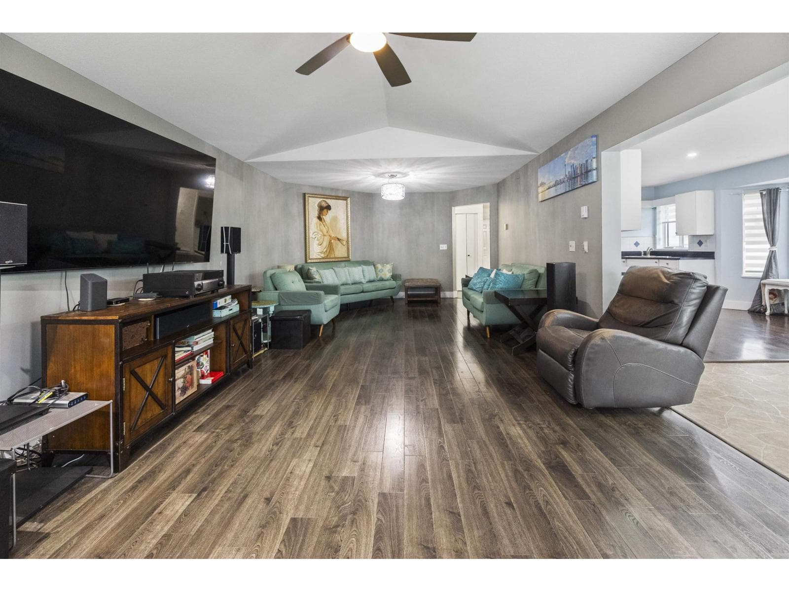 213 7156 121 STREET photo 3