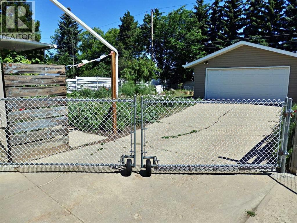 4812 Airport Drive photo 2