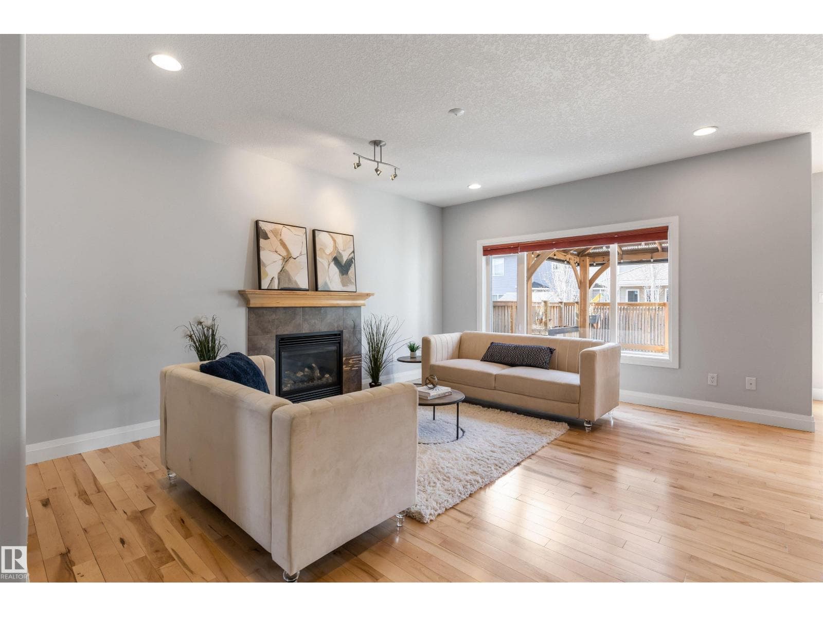 8910 97 AV photo 3
