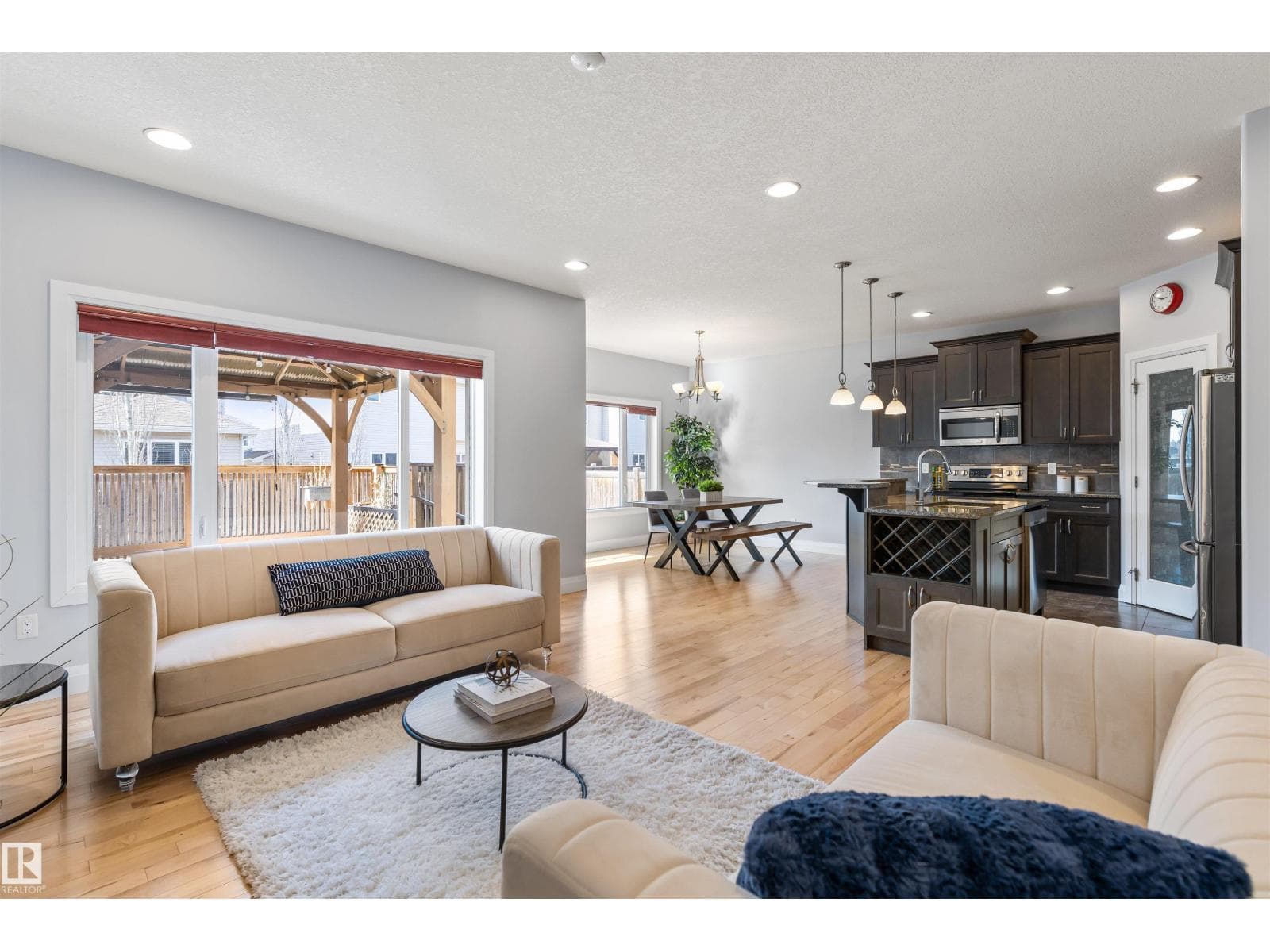 8910 97 AV photo 5