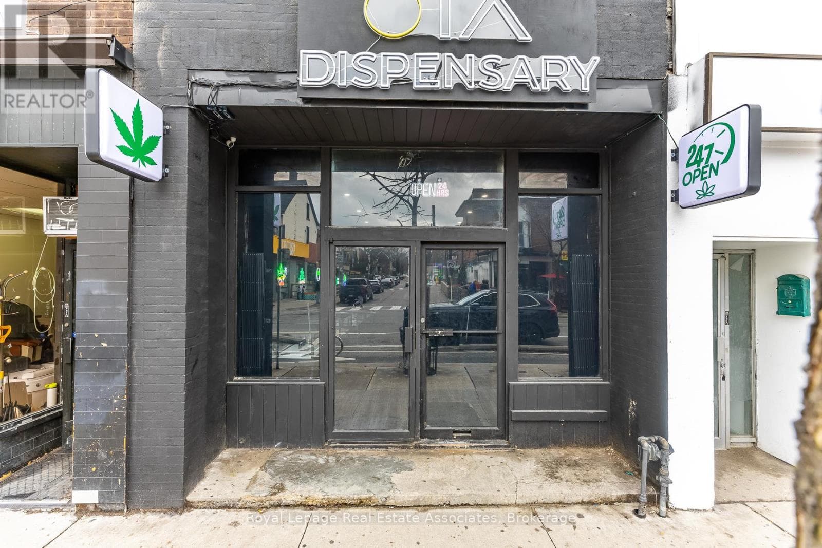 863 BLOOR STREET W photo 5