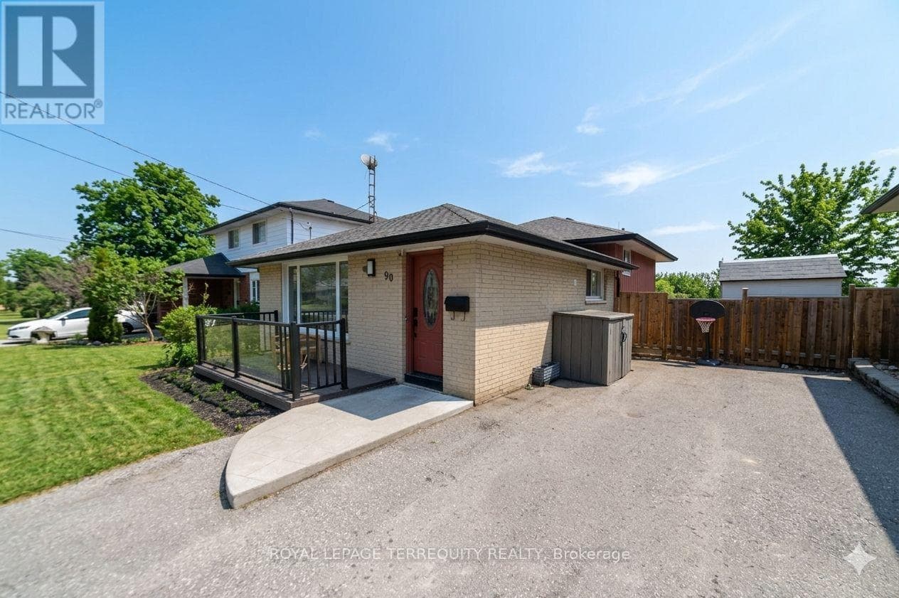 90 KEEWATIN STREET S photo 2