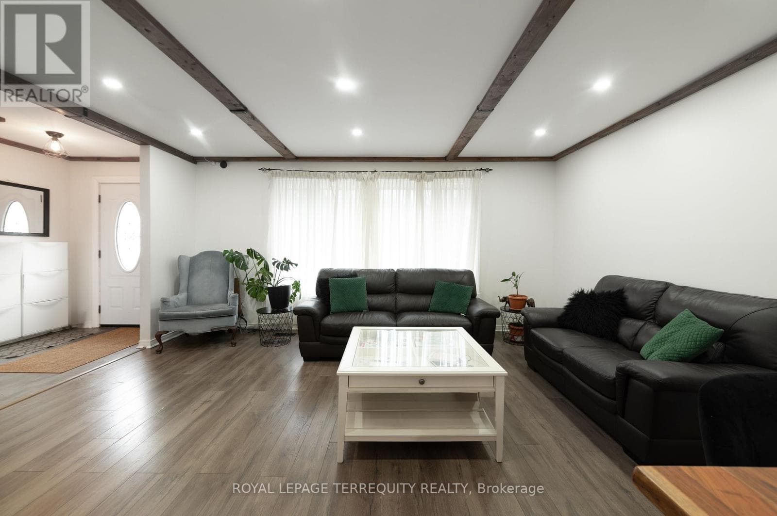 90 KEEWATIN STREET S photo 4