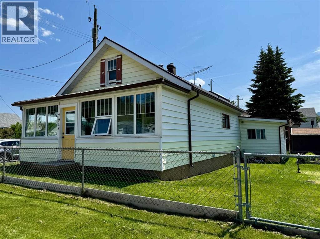 7918 23 Avenue photo 2