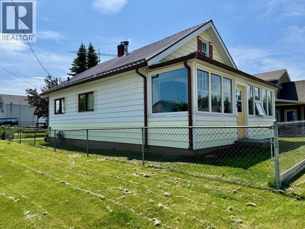 7918 23 Avenue photo 3