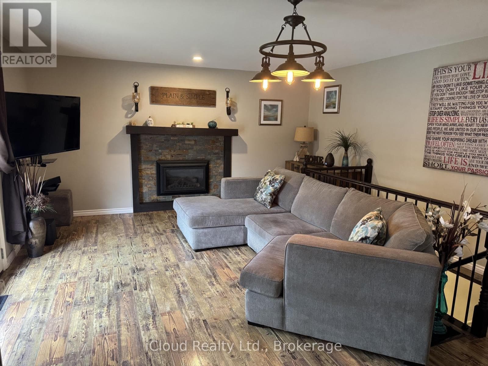 17 AGNES STREET photo 5
