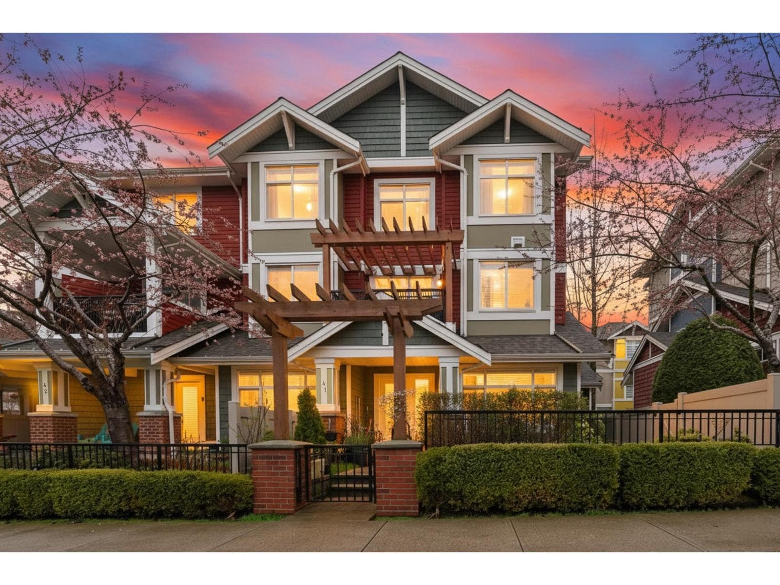 3 bed 3 bath single family at 41 6036 164 STREET — $789,000
