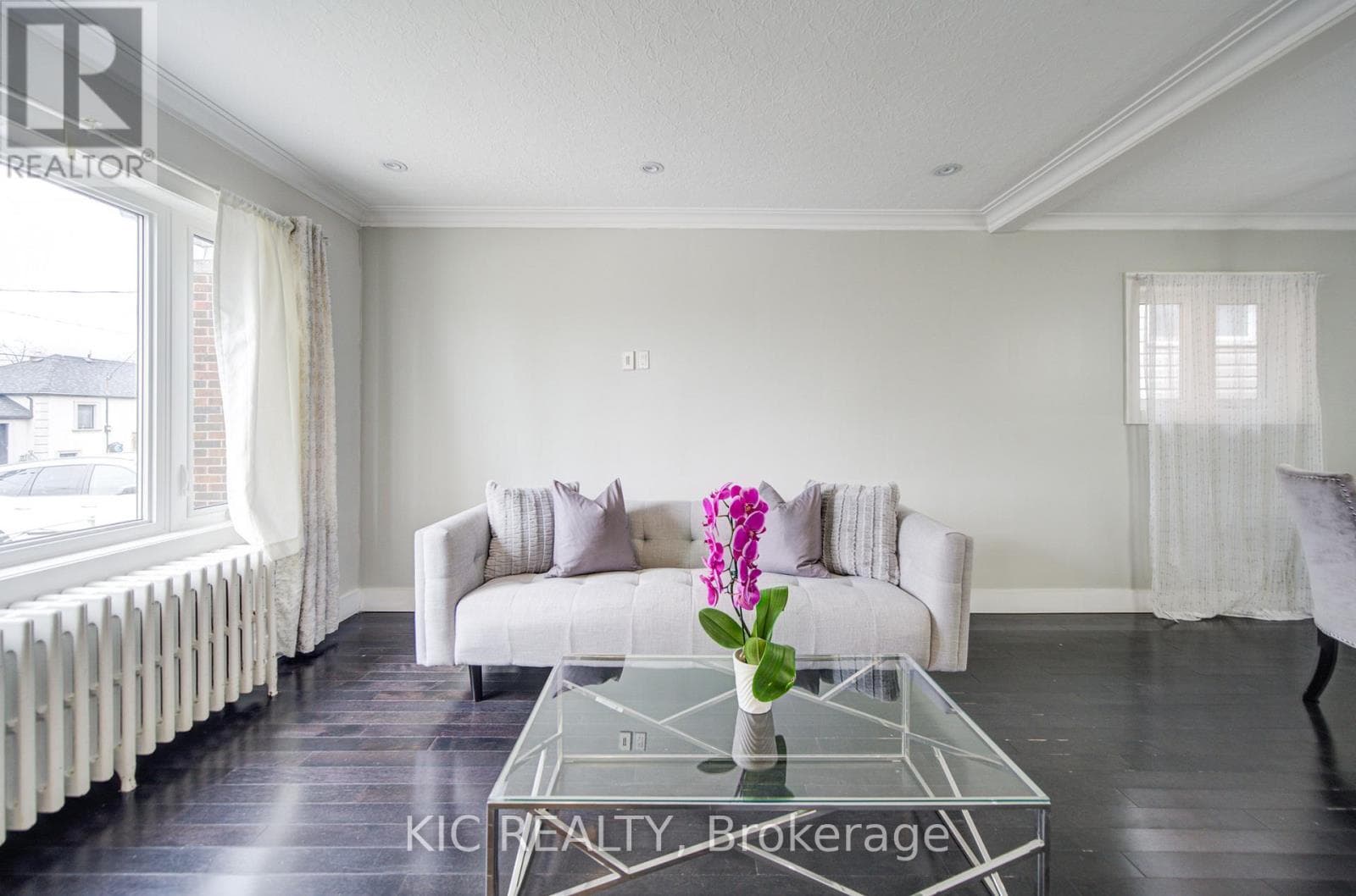 35 MONTCALM AVENUE photo 3