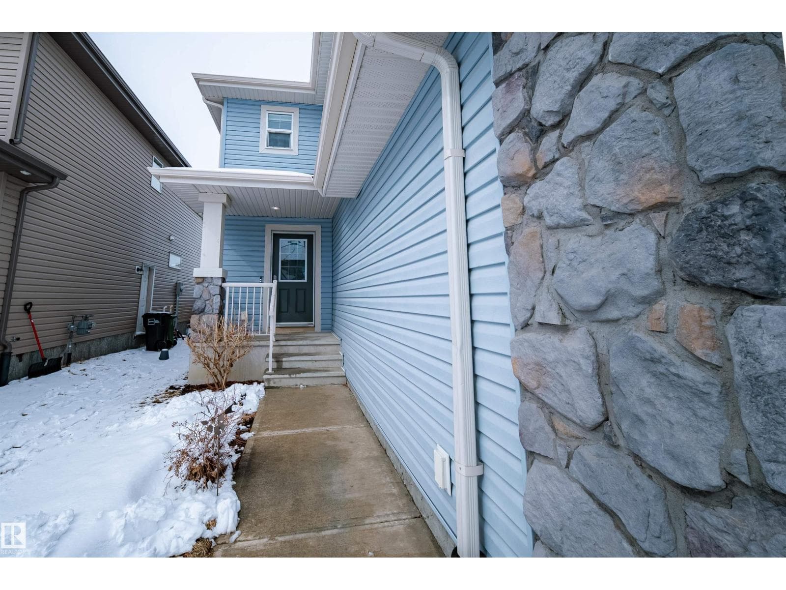2132 52 ST SW photo 3
