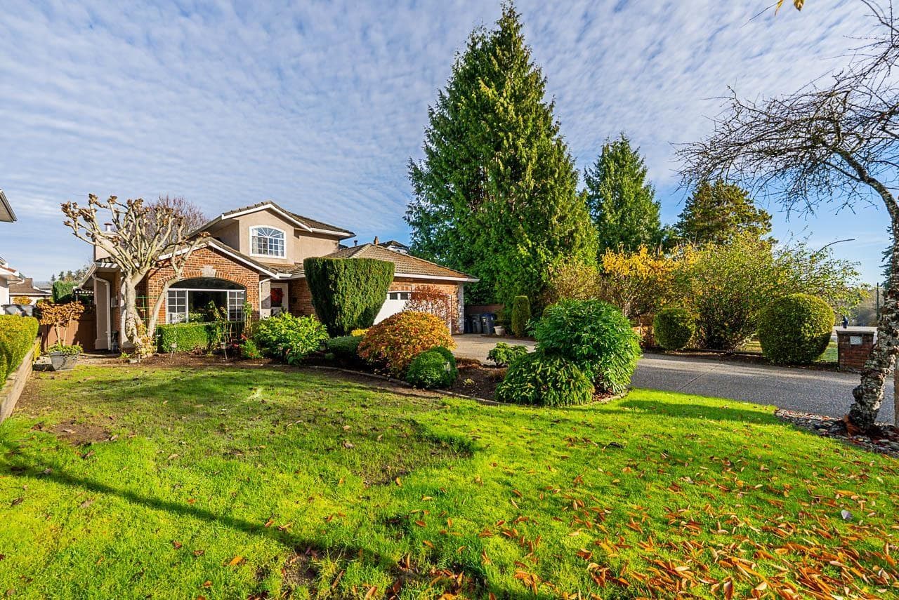 16545 10 AVENUE photo 3