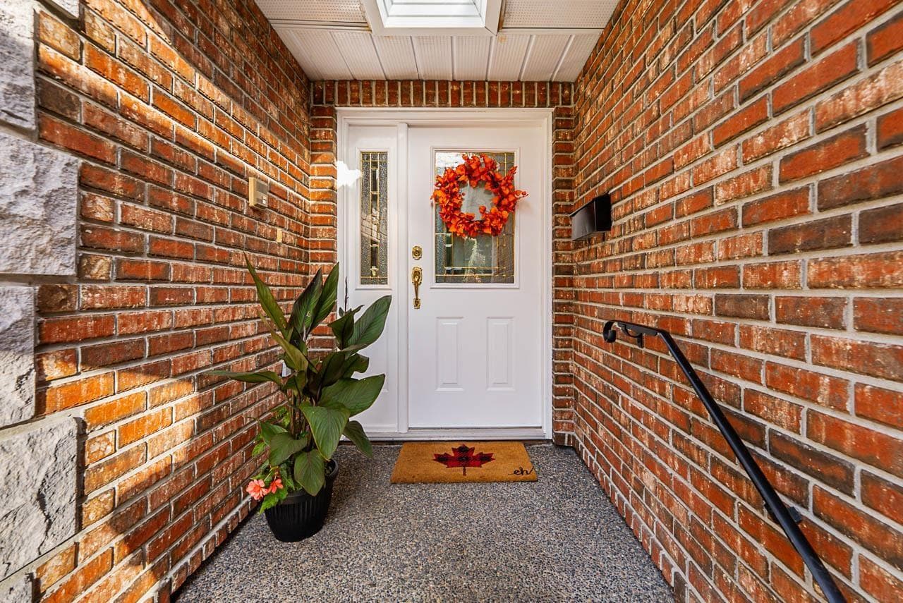 16545 10 AVENUE photo 5