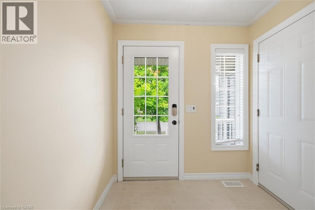 111 GRACEHILL Crescent photo 4
